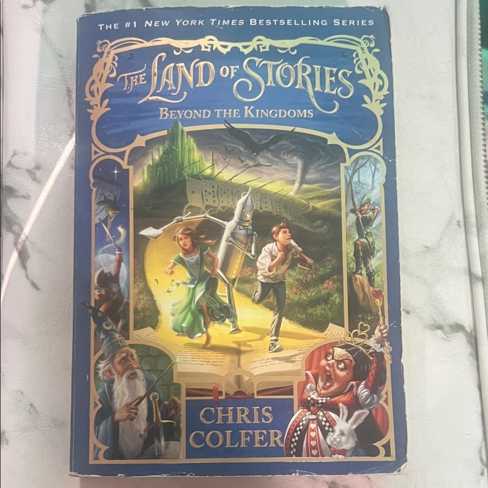 The Land of Stories: Beyond the Kingdoms by Chris Colfer